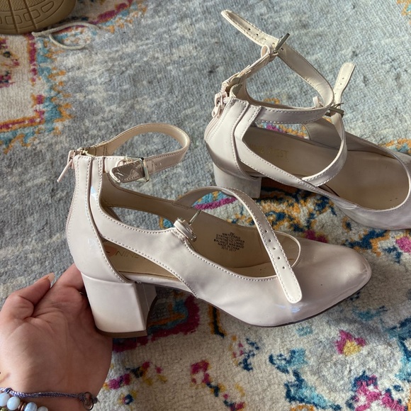 The Cutest Nine West Strappy Heels - Picture 3 of 6